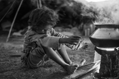 The fire holds a central place in the little nomads' life, warming their bodies and their souls. While waiting for her mum, Sajila watches over the rice cooking.